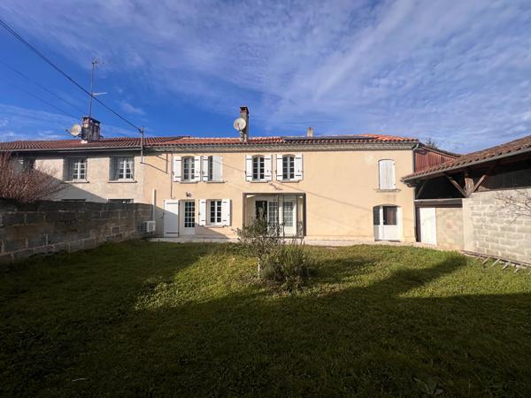 24410 PARCOUL CHENAUD Maison avec un hectare de terrain et partie constructible