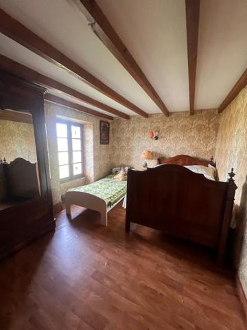 24410 PARCOUL CHENAUD Maison avec un hectare de terrain et partie constructible