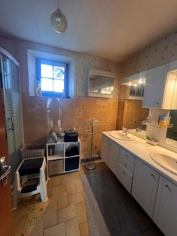 24410 PARCOUL CHENAUD Maison avec un hectare de terrain et partie constructible