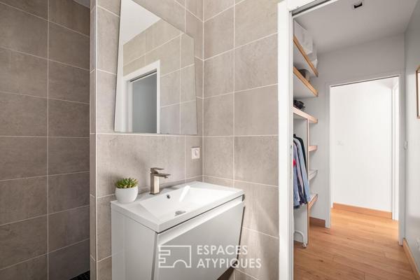 Maison contemporaine avec piscine et jardin paysagé au calme