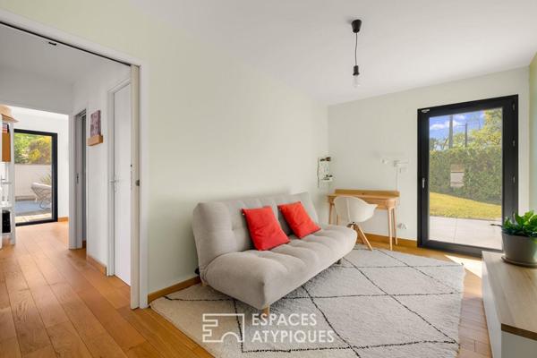 Maison contemporaine avec piscine et jardin paysagé au calme