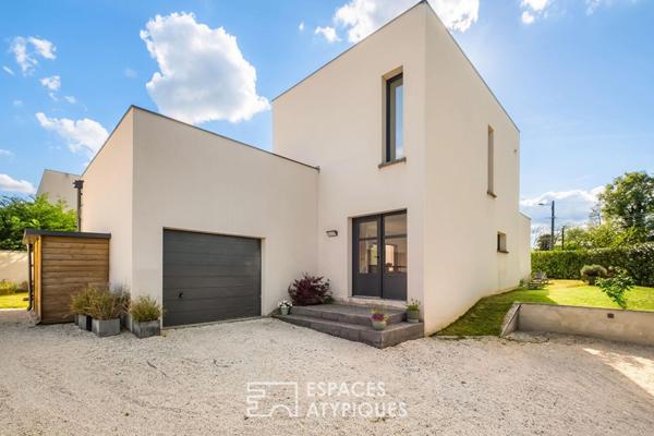 Maison contemporaine avec piscine et jardin paysagé au calme