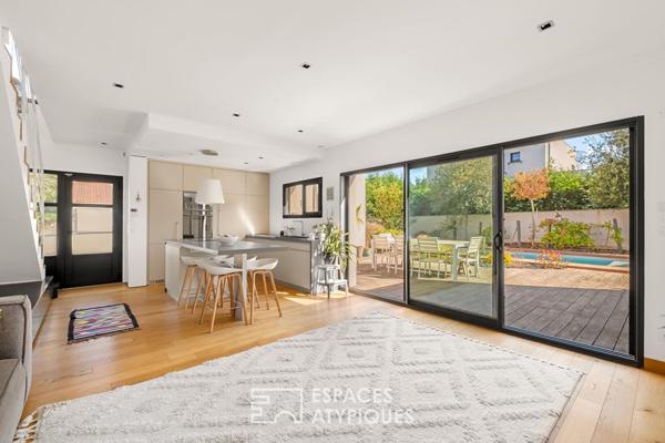 Maison contemporaine avec piscine et jardin paysagé au calme
