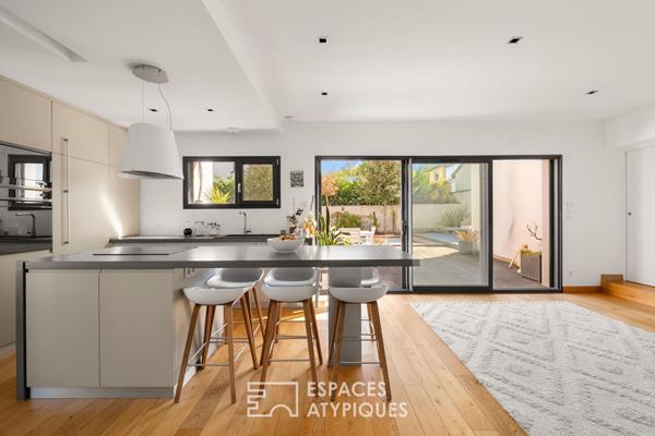 Maison contemporaine avec piscine et jardin paysagé au calme