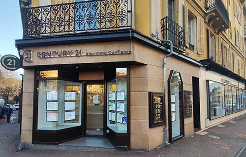 Maison à vendre  7 pièces - 221 m 2   JACOB BELLECOMBETTE  - 73