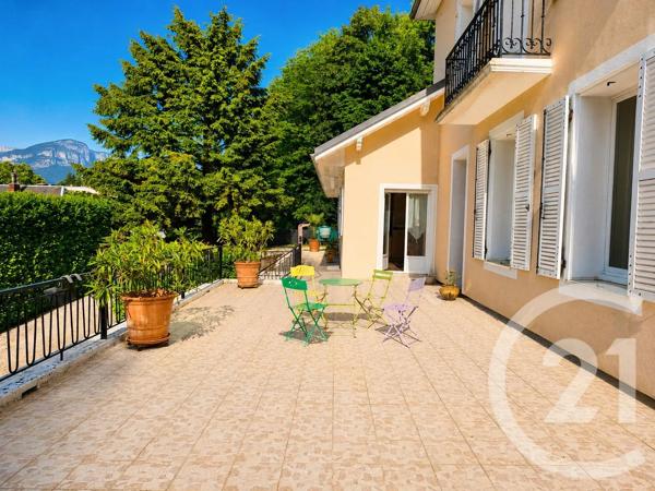 Maison à vendre  7 pièces - 221 m 2   JACOB BELLECOMBETTE  - 73