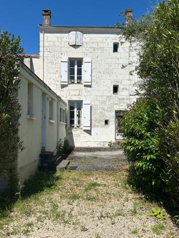 Maison - 8 pièces - 150 m²