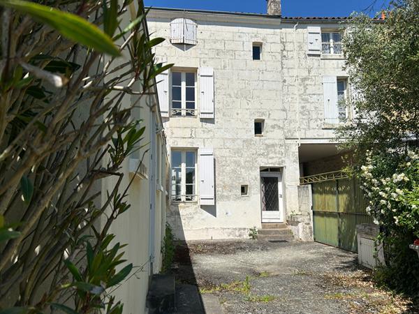 Maison - 8 pièces - 150 m²