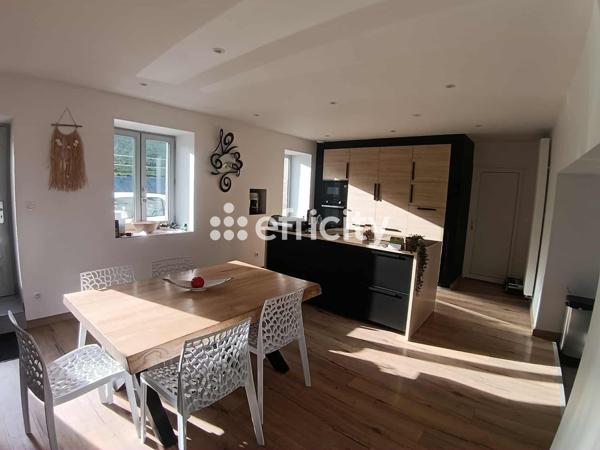 Maison 5 pièces - 210 m²