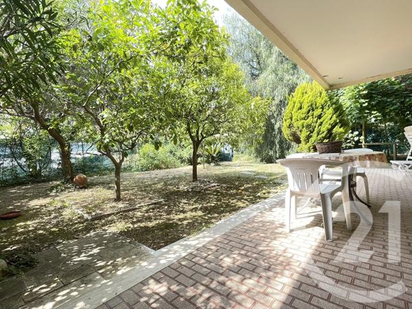 Appartement F1 à vendre  1 pièce - 30,05 m 2   ST LAURENT DU VAR  - 06