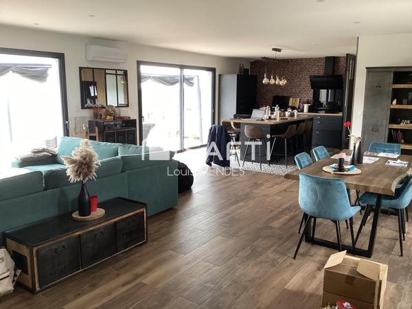 Propriété 193 m2, studio séparé, jardin de 5000 m²