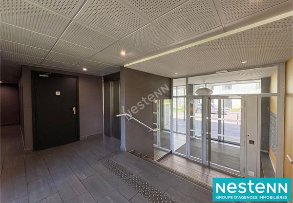 Appartement de type 4 de 73.73m² avec terrasse et garage fermé situé sur le secteur de Villeurbanne.