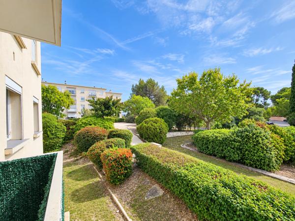 Lumineux appartement traversant 71m2 avec 2 balcons dans une résidence sécurisée