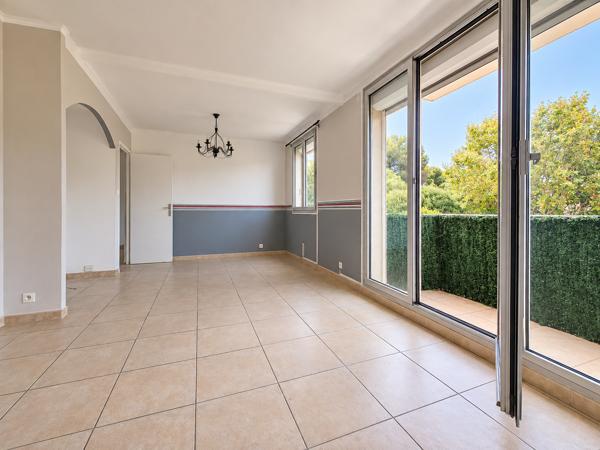 Lumineux appartement traversant 71m2 avec 2 balcons dans une résidence sécurisée