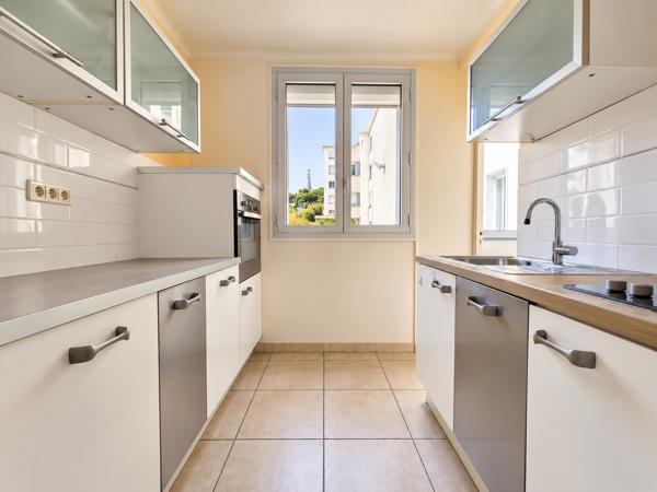 Lumineux appartement traversant 71m2 avec 2 balcons dans une résidence sécurisée