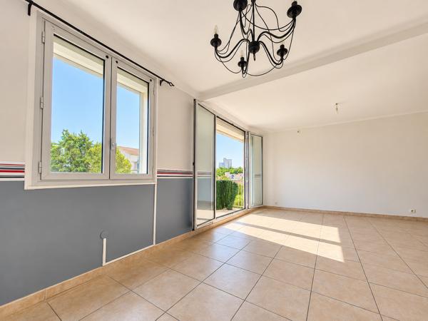 Lumineux appartement traversant 71m2 avec 2 balcons dans une résidence sécurisée