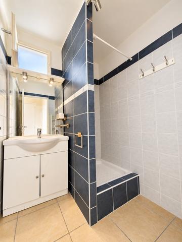 Lumineux appartement traversant 71m2 avec 2 balcons dans une résidence sécurisée