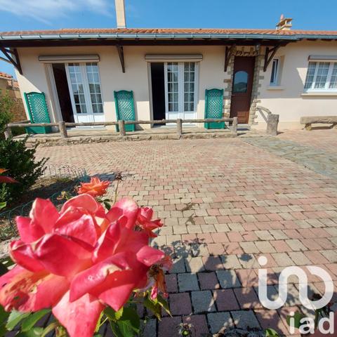 Maison 7 pièces de 128 m² à Mortagne-sur-Sèvre (85290)