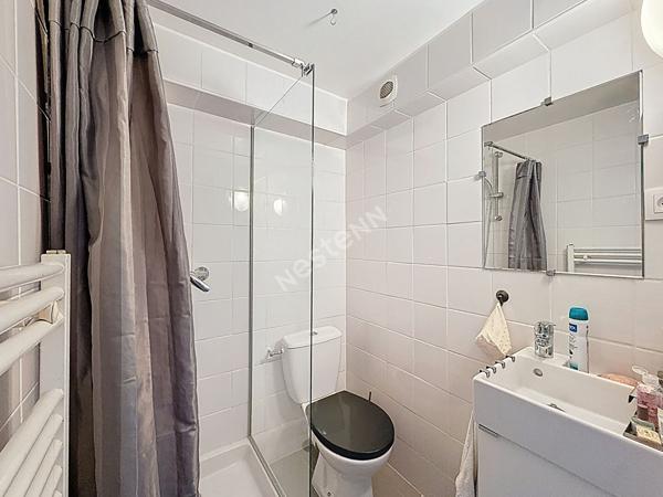 MONTREUIL - FONTENAY SOUS BOIS- VINCENNES, QUARTIER DES PARAPLUIES, RESIDENCE RECENTE, BEAU 2 PIECES AU CALME EXPOSE PLEIN SUD AVEC JARDIN PRIVATIF ET CAVE.