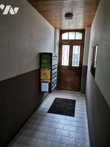 RENNES - Secteur Alphonse Guérin, Immeuble de 6 logements et 2 locaux commerciaux