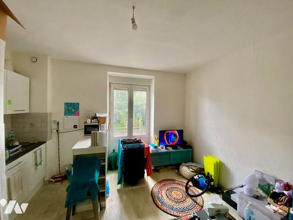 RENNES - Secteur Alphonse Guérin, Immeuble de 6 logements et 2 locaux commerciaux