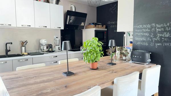 Maison de plain-pied à vendre - 4 pièces - 3 Chambres - Terrain plat 458m2 sur les hauteurs d'Apt
