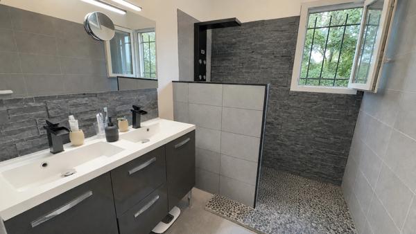 Maison de plain-pied à vendre - 4 pièces - 3 Chambres - Terrain plat 458m2 sur les hauteurs d'Apt