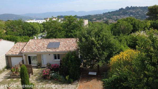 Maison de plain-pied à vendre - 4 pièces - 3 Chambres - Terrain plat 458m2 sur les hauteurs d'Apt