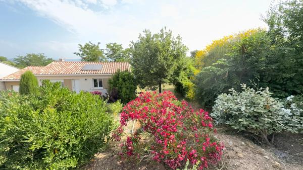 Maison de plain-pied à vendre - 4 pièces - 3 Chambres - Terrain plat 458m2 sur les hauteurs d'Apt