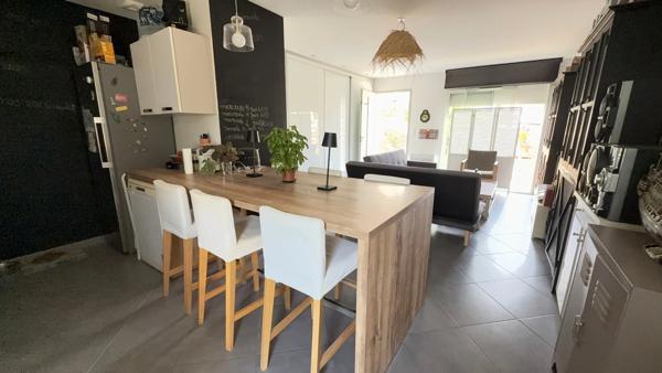 Maison de plain-pied à vendre - 4 pièces - 3 Chambres - Terrain plat 458m2 sur les hauteurs d'Apt