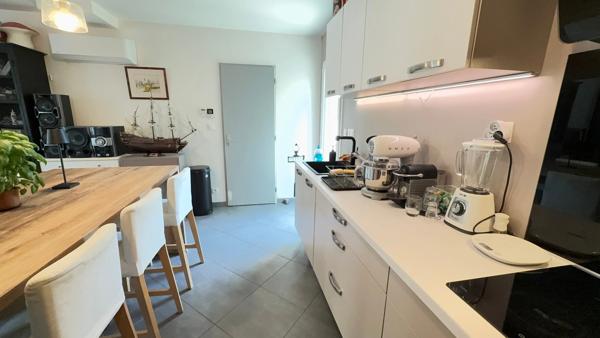 Maison de plain-pied à vendre - 4 pièces - 3 Chambres - Terrain plat 458m2 sur les hauteurs d'Apt