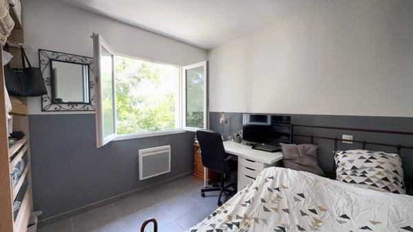 Maison de plain-pied à vendre - 4 pièces - 3 Chambres - Terrain plat 458m2 sur les hauteurs d'Apt
