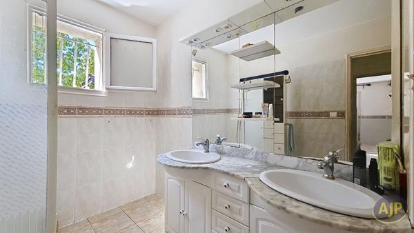 Maison à vendre Castillon La Bataille - 6 pièces, 154m² avec 4 chambre(s) à 172 000€ - AJP Immobilier Libourne