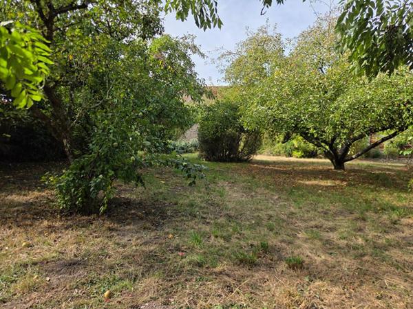 Ferme sur plus de 1600m² de terrain plat