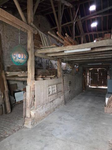 Ferme sur plus de 1600m² de terrain plat
