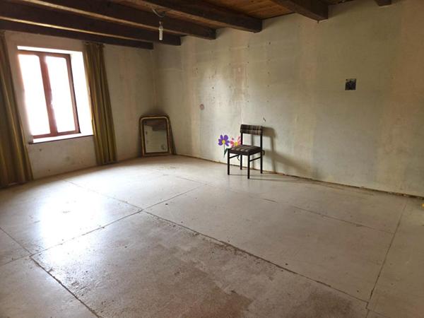 Ferme sur plus de 1600m² de terrain plat