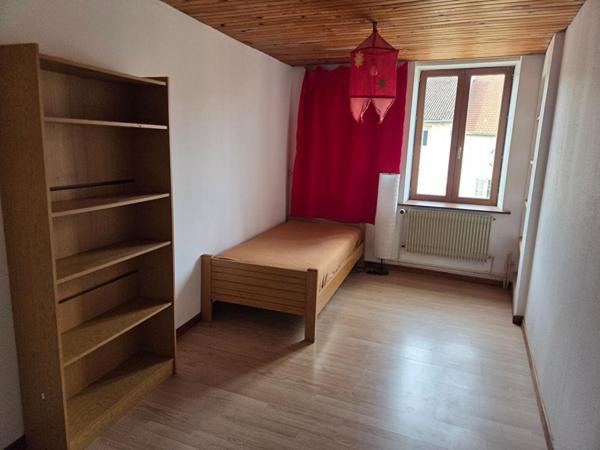 Ferme sur plus de 1600m² de terrain plat