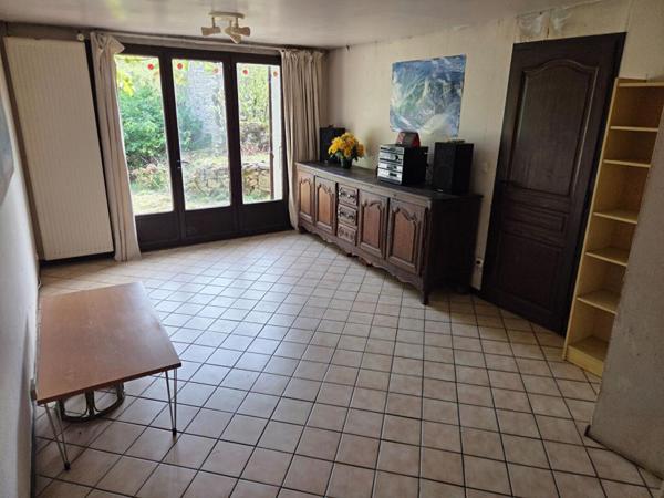 Ferme sur plus de 1600m² de terrain plat