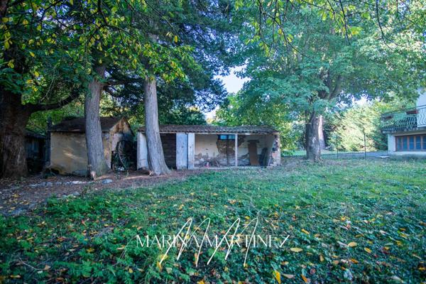 Corps de ferme du XIXe siècle avec jardin attenant