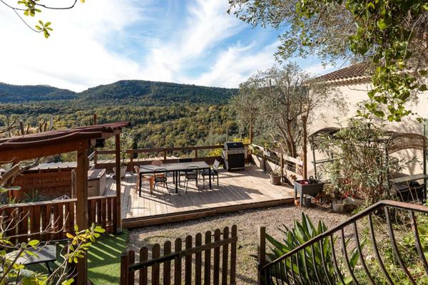 Charmante maison Bagnols En Foret avec une superbe vue