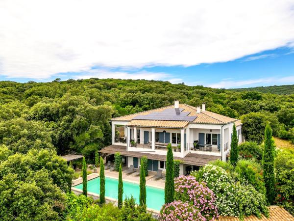 Uzès région, vue panoramique, magnifique Bastide de 400 m², spacieuse et accueillante, style et confort contem Uzès (30700)