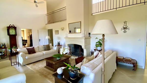 Uzès région, vue panoramique, magnifique Bastide de 400 m², spacieuse et accueillante, style et confort contem Uzès (30700)