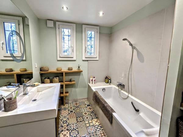 Belle villa 4 chambres, bureau, garage, piscine