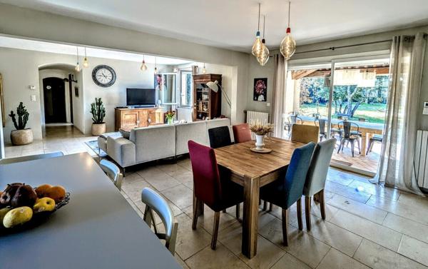 Belle villa 4 chambres, bureau, garage, piscine