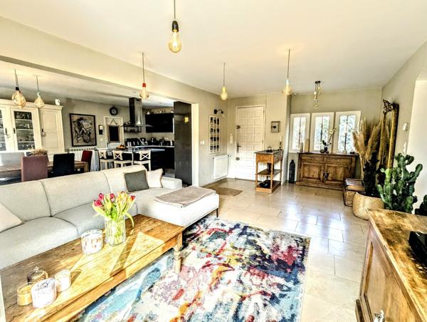 Belle villa 4 chambres, bureau, garage, piscine