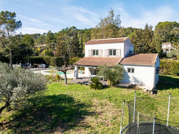 EXCLUSIVITÉ - Maison à Lorgues T4 sur 2145 m² de terrain avec une belle piscine et garage