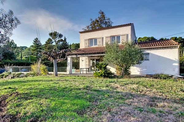 EXCLUSIVITÉ - Maison à Lorgues T4 sur 2145 m² de terrain avec une belle piscine et garage