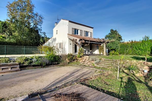 EXCLUSIVITÉ - Maison à Lorgues T4 sur 2145 m² de terrain avec une belle piscine et garage