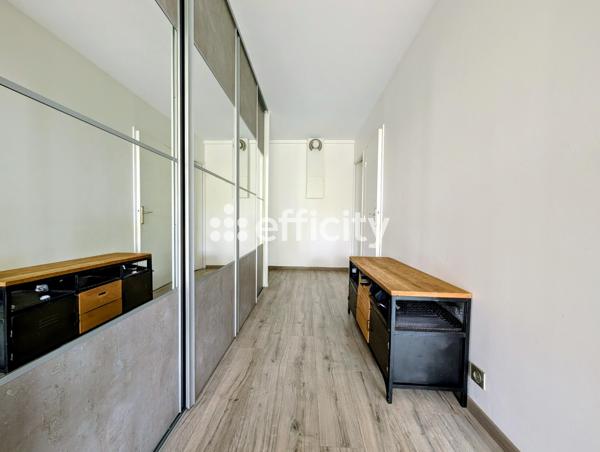 Appartement
         4 pièces
        - 100 m² Exclusivité 265 000 € *