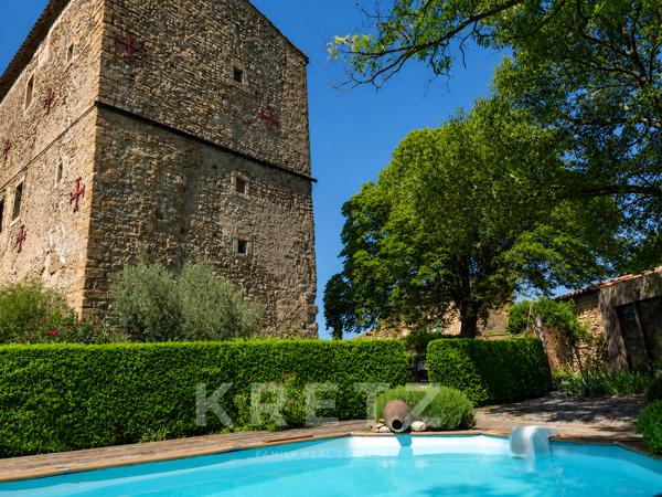 Propriété de luxe avec donjon classé et potentiel unique proche Carcassonne